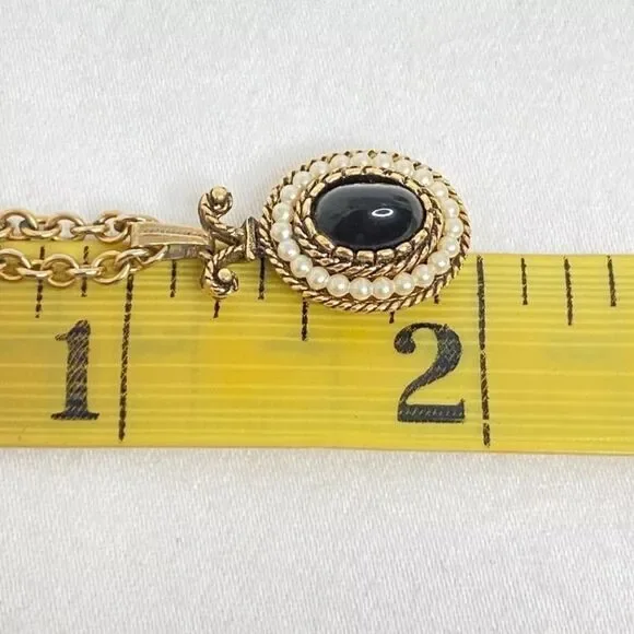 Avon Pendant Necklace Onyx Cabochon Encircled Pearlesque Beads Gold Tone Chain - Picture 14 of 14